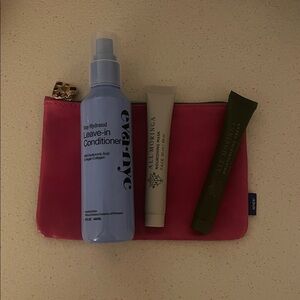 Cosmetic bag w/3 pcs products